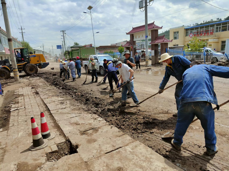 情系家鄉(xiāng)為人民 抗洪救災(zāi)勇?lián)?dāng)&mdash;&mdash;物產(chǎn)工投公司黨員干部、團(tuán)員青年奔赴災(zāi)區(qū)第一線搶險(xiǎn)救災(zāi)