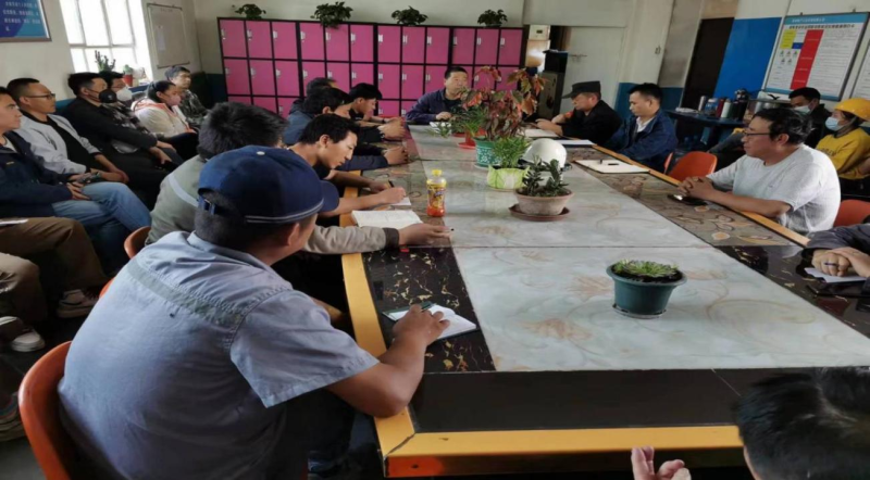 擰緊安全生產(chǎn)&ldquo;開(kāi)關(guān)&rdquo; 攜手共筑安全&ldquo;防線&rdquo;  --物產(chǎn)工投公司召開(kāi)安全管理規(guī)范化專(zhuān)項(xiàng)整治工作會(huì)議