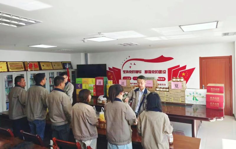 情系職工，夏送清涼&mdash;&mdash;朝物開(kāi)投公司開(kāi)展夏日送清涼活動(dòng)