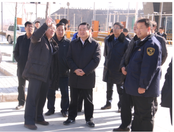 省委副書記、省長郝鵬視察青海曹家堡保稅物流中心