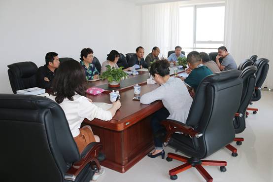 省商務(wù)廳副廳長(zhǎng)朱小青協(xié)同西寧海關(guān)、省檢驗(yàn)檢疫局一行深入企業(yè)就保稅物流中心封關(guān)運(yùn)營(yíng)