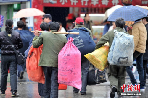 聚焦春節(jié)&ldquo;恐歸族&rdquo;：近鄉(xiāng)情怯，恐懼何來？(圖)